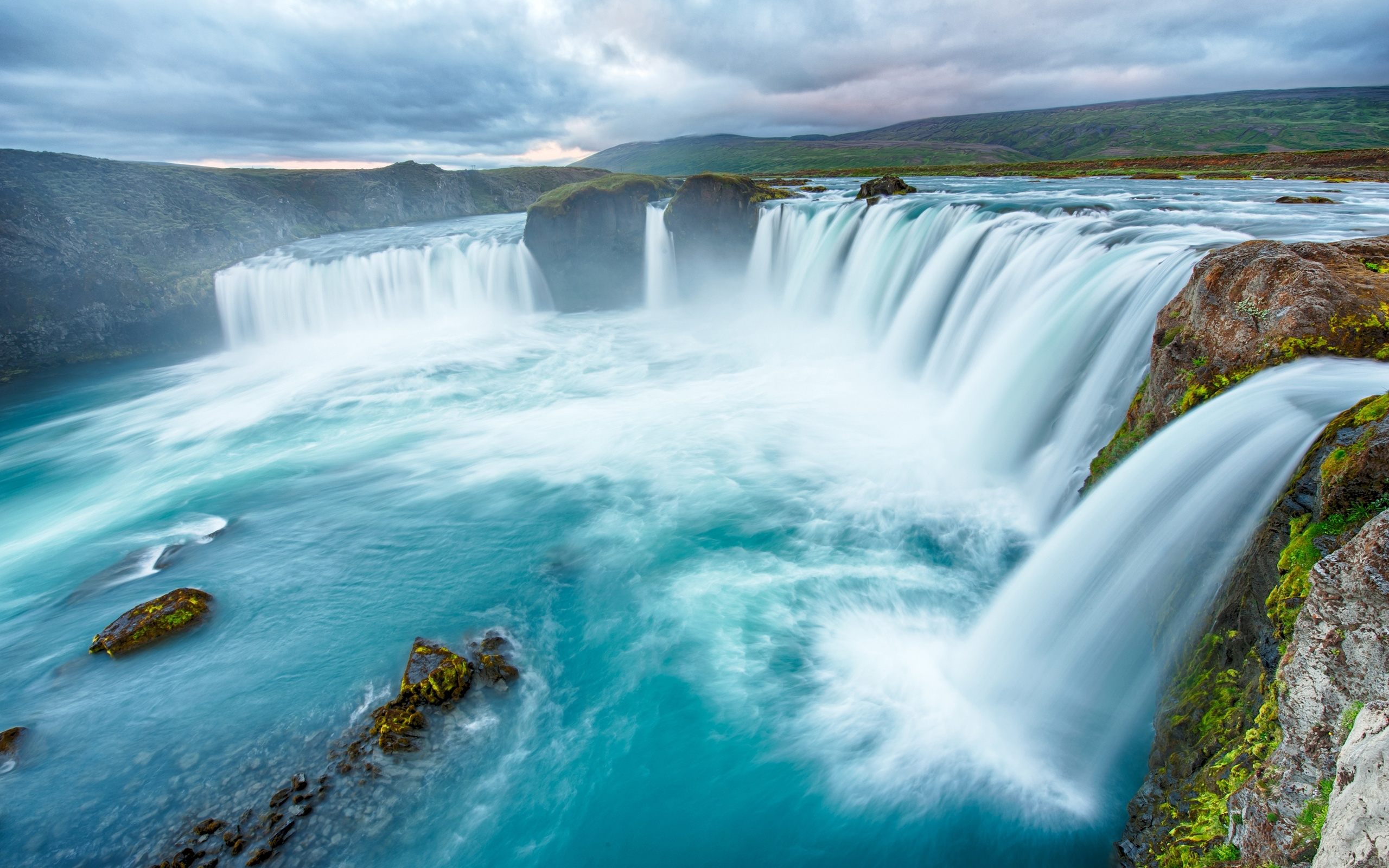 10 Breathtaking 4K Beautiful Waterfalls To Watch In 2026