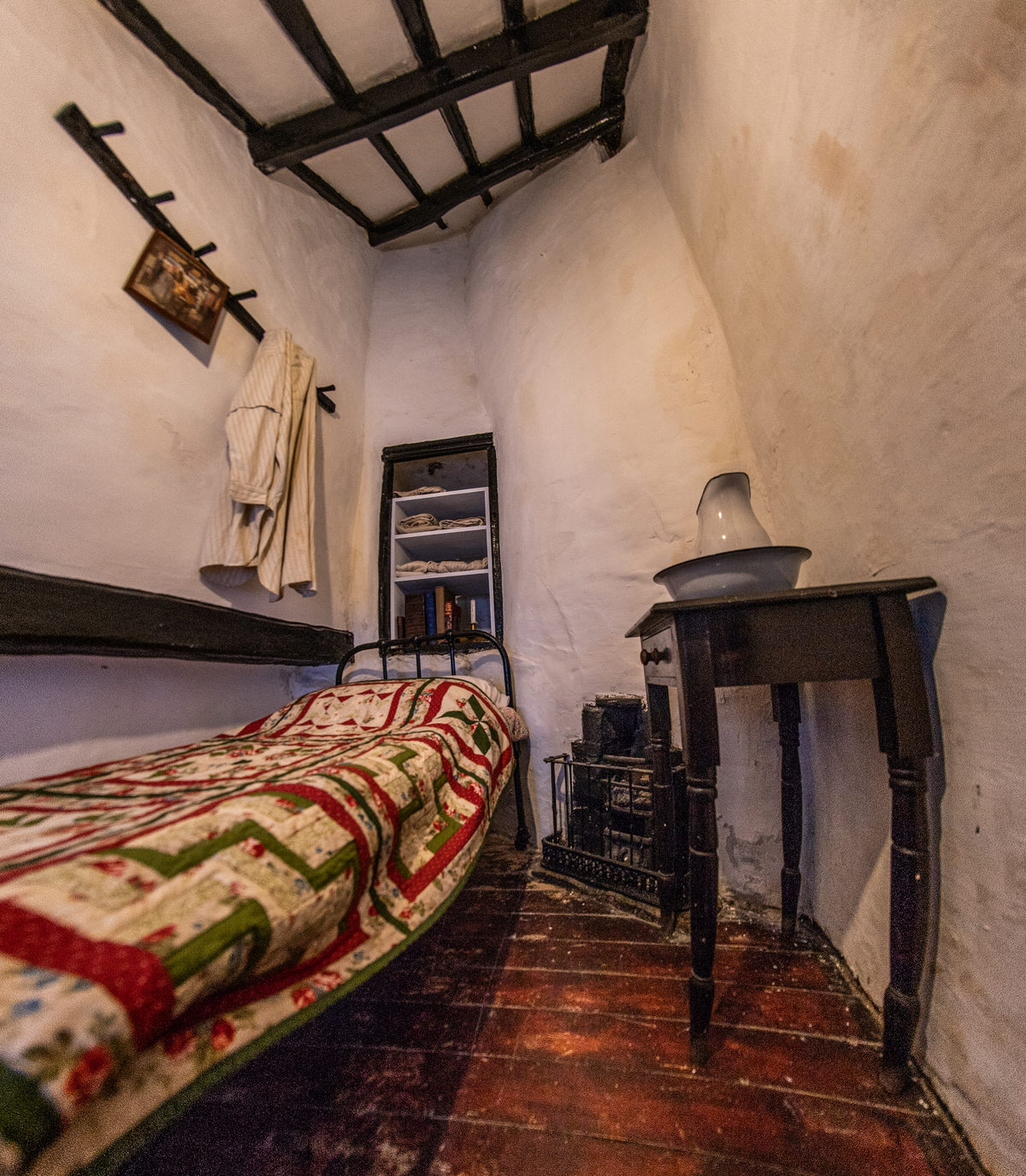 Inside The Smallest House In The World: A Visit To Conwy
