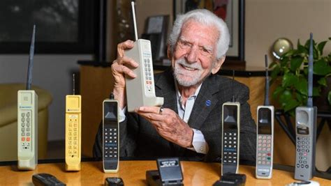 Who Discovered Mobile Phone